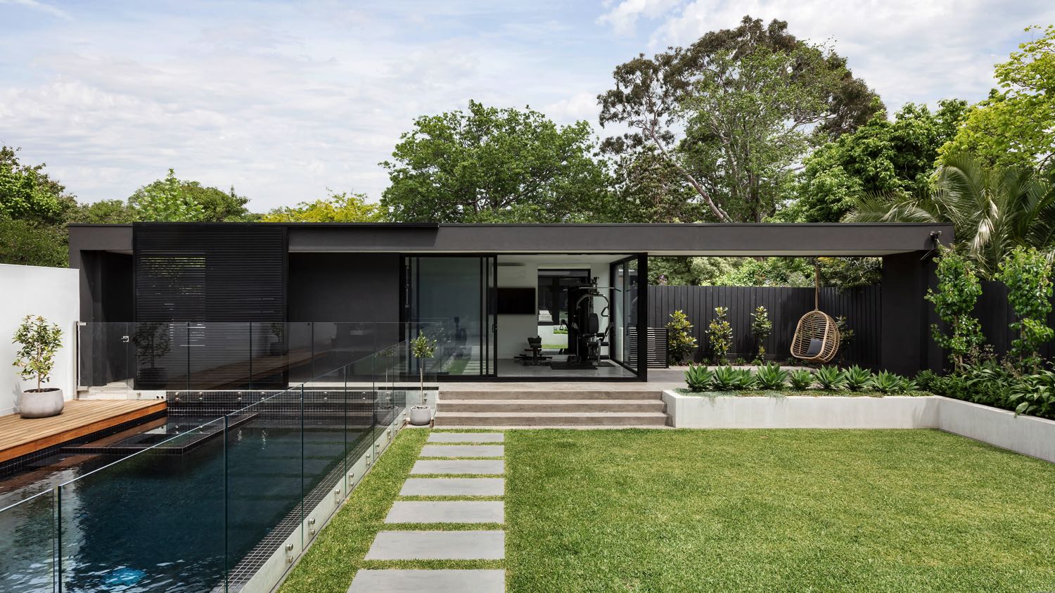 modern-house-exterior-GF59AUJ.jpg