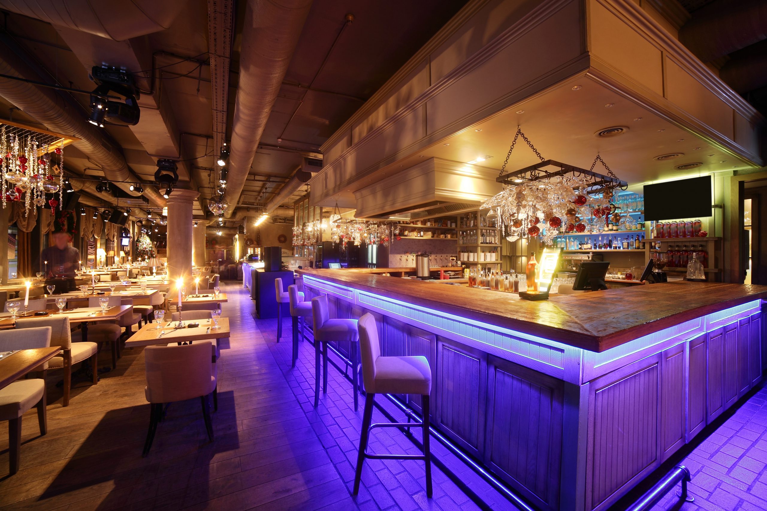 Beautiful,Brand,New,European,Restaurant,In,Downtown